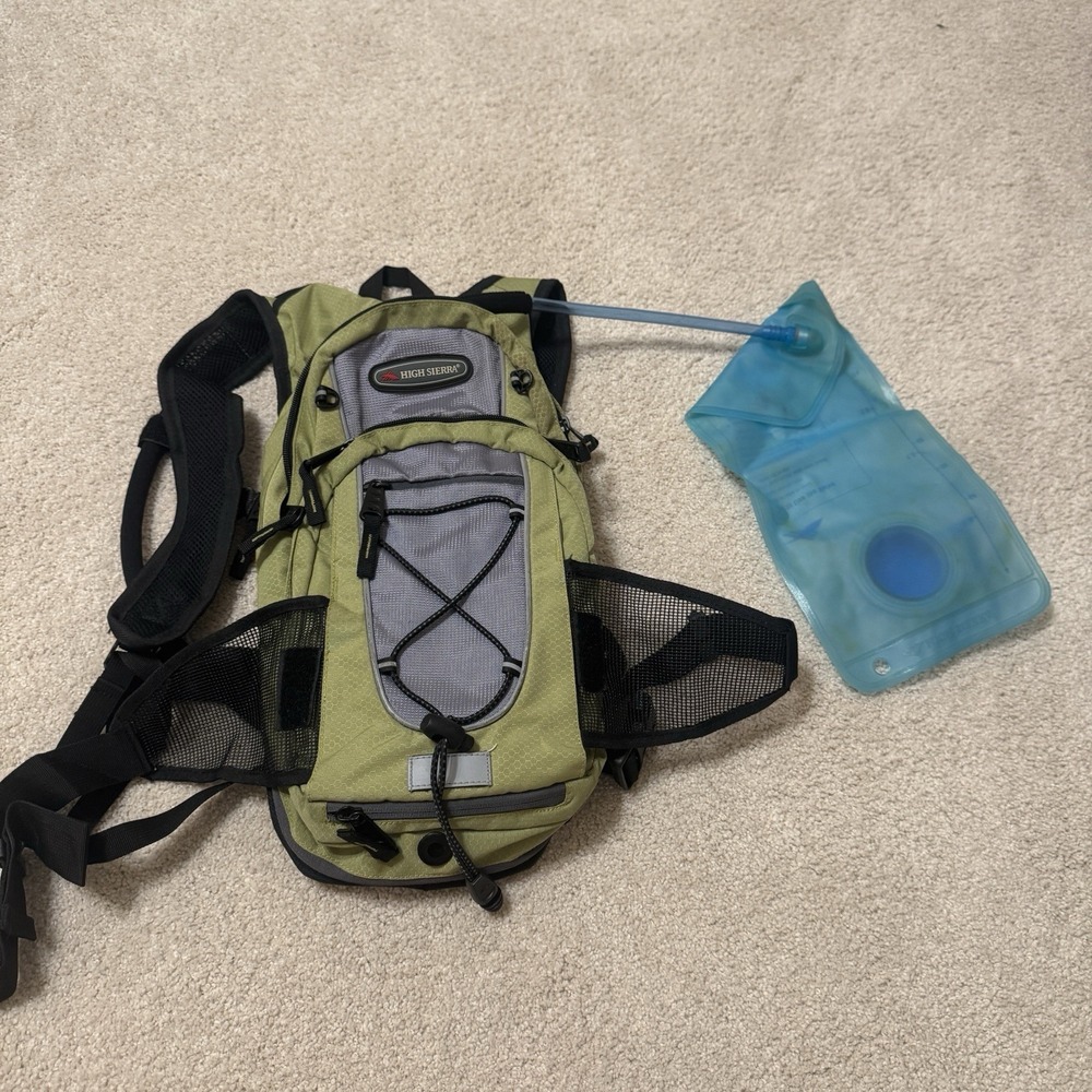 High Sierra Camelbak Hiking Outdoor Backpack/Daypack